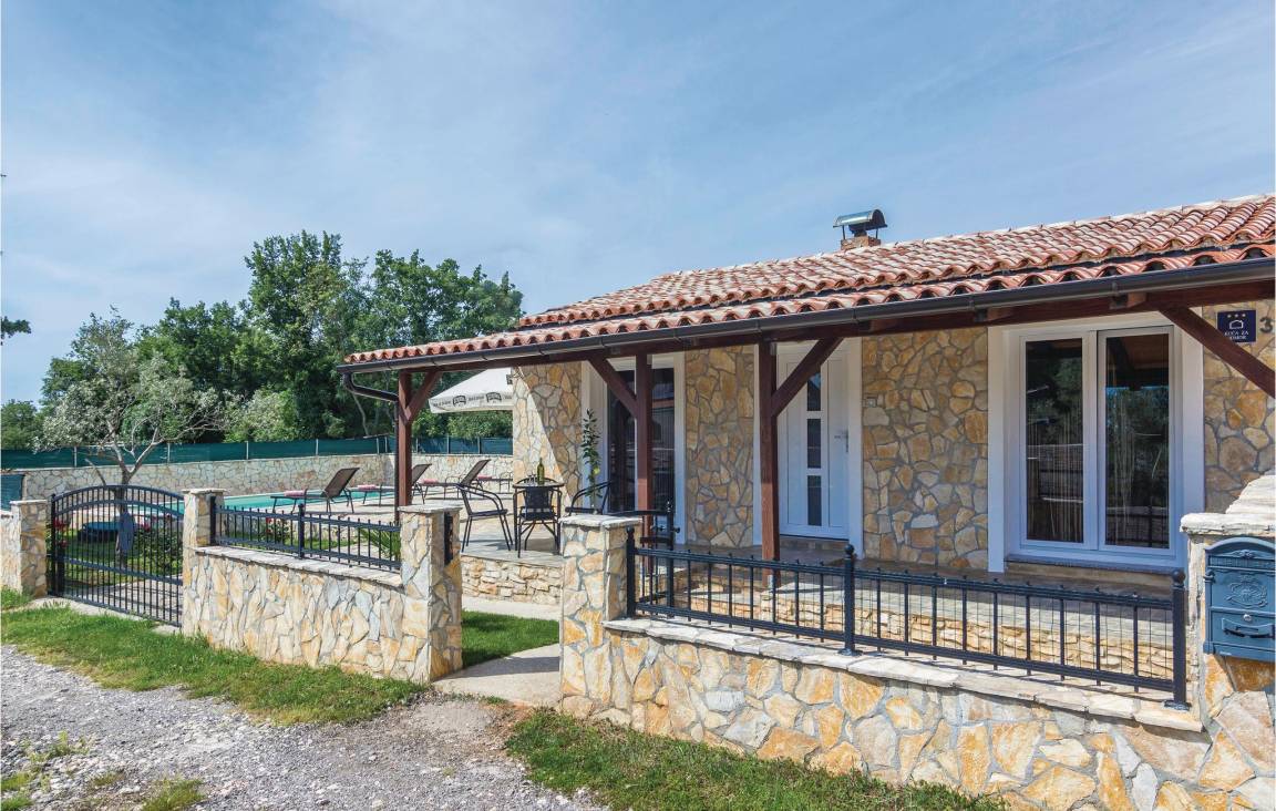 Wunderschönes Ferienhaus mit Terrasse, privatem Pool und Grill | Hunde erlaubt
