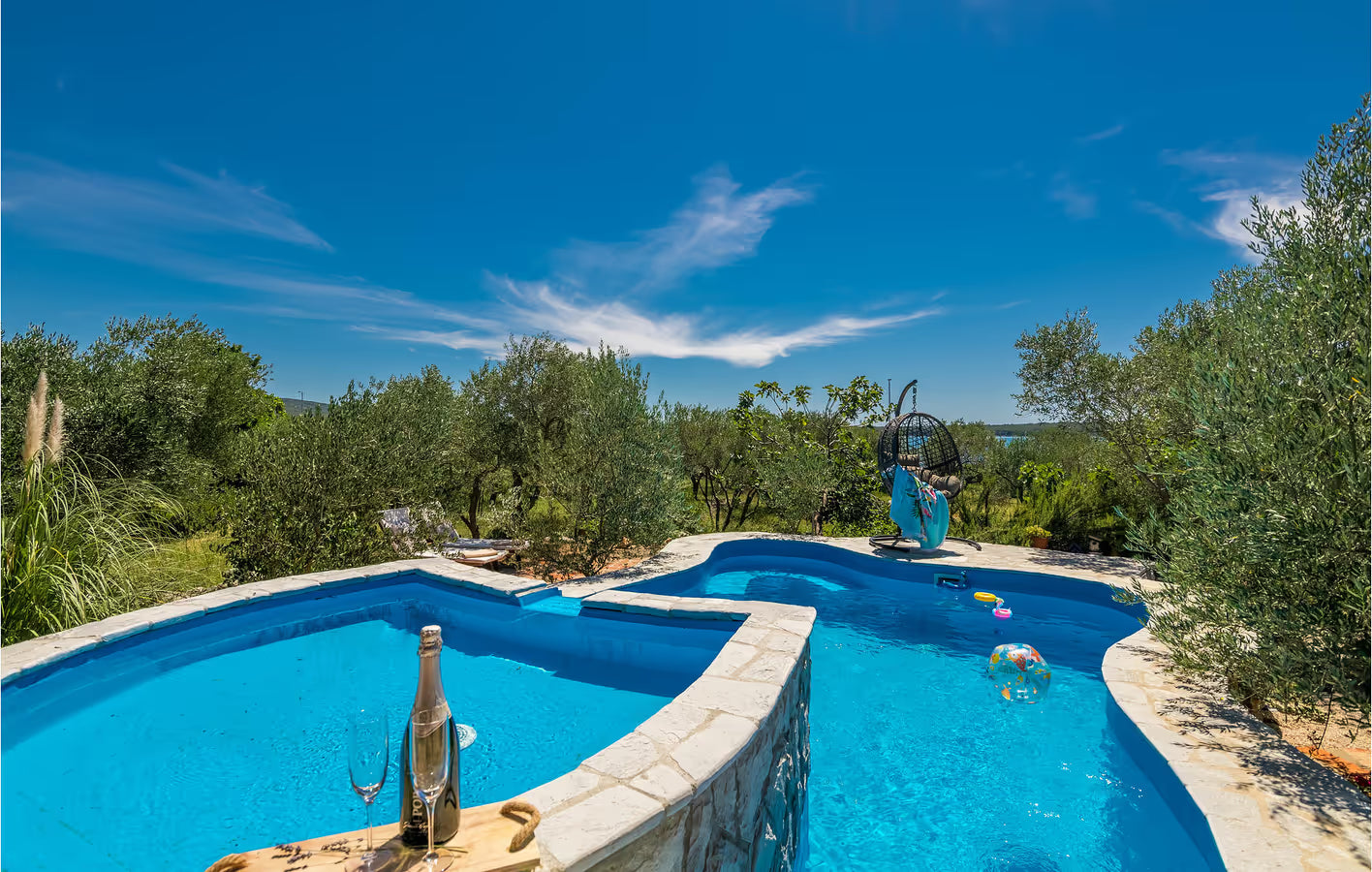 Apartment am Meer mit Pool, Terrasse und WLAN – 400 m vom Strand
