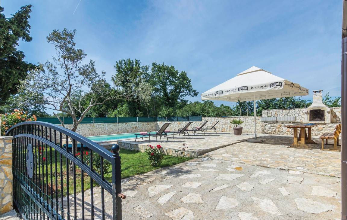 Wunderschönes Ferienhaus mit Terrasse, privatem Pool und Grill | Hunde erlaubt
