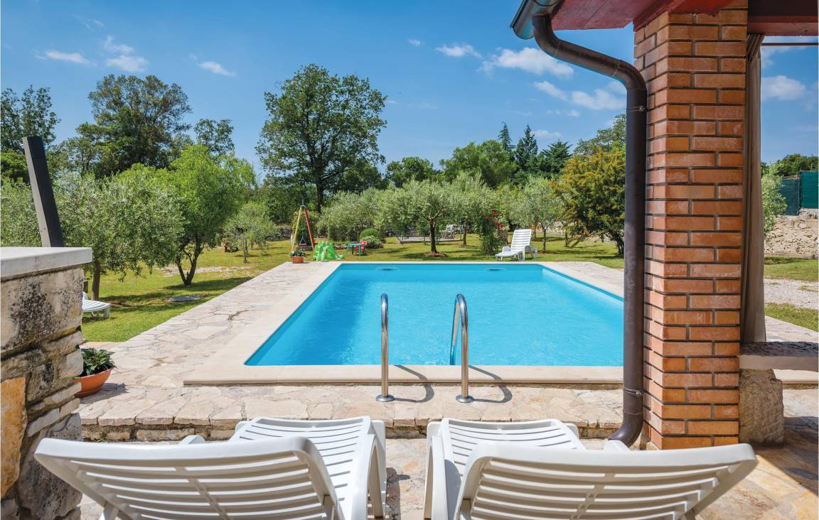 Schönes Ferienhaus mit privatem Pool, Grill und Terrasse | Naturblick