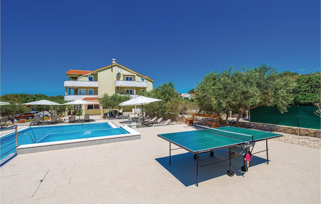 4 Personen Ferienwohnung mit Pool, 1000 m vom Strand