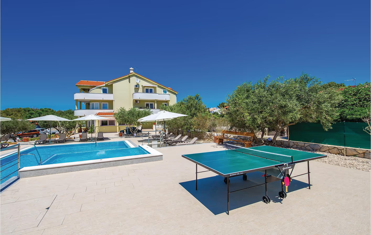 4 Personen Ferienwohnung mit Pool, 1000 m vom Strand