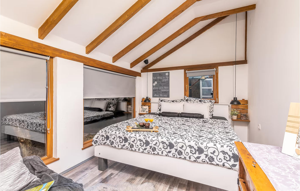 Apartment am Meer mit Pool, Terrasse und WLAN – 400 m vom Strand