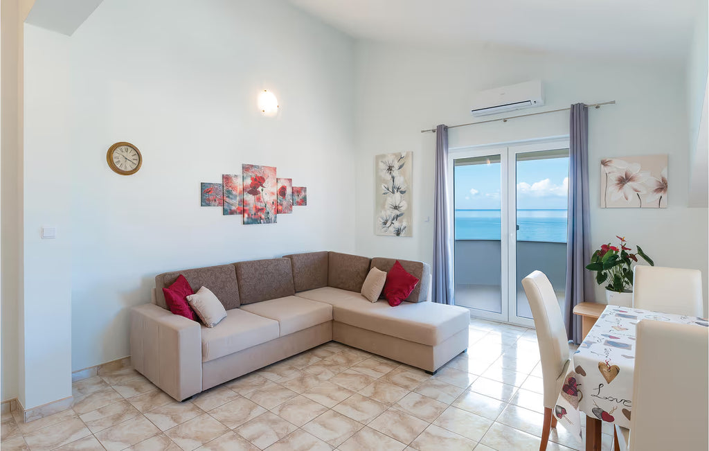 4 Personen Ferienwohnung mit Pool, 1000 m vom Strand