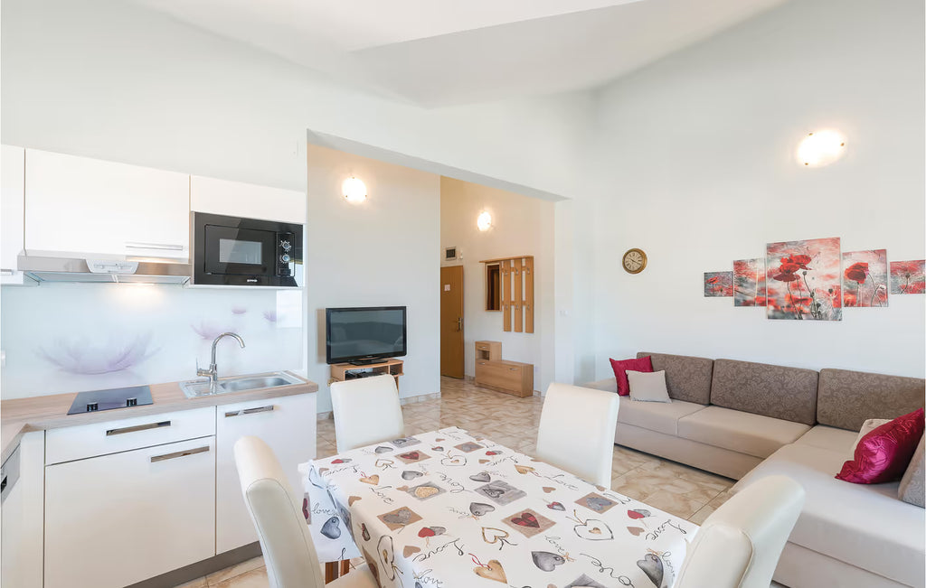 4 Personen Ferienwohnung mit Pool, 1000 m vom Strand
