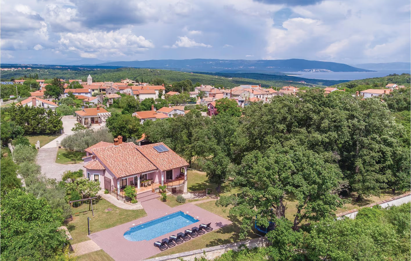 Geräumige 2-Zimmer-Wohnung mit Pool, WLAN und Garage – 1,1 km vom Strand entfernt