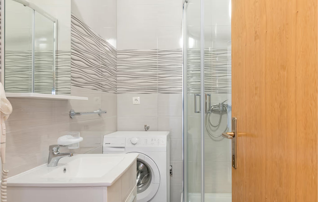 4 Personen Ferienwohnung mit Pool, 1000 m vom Strand