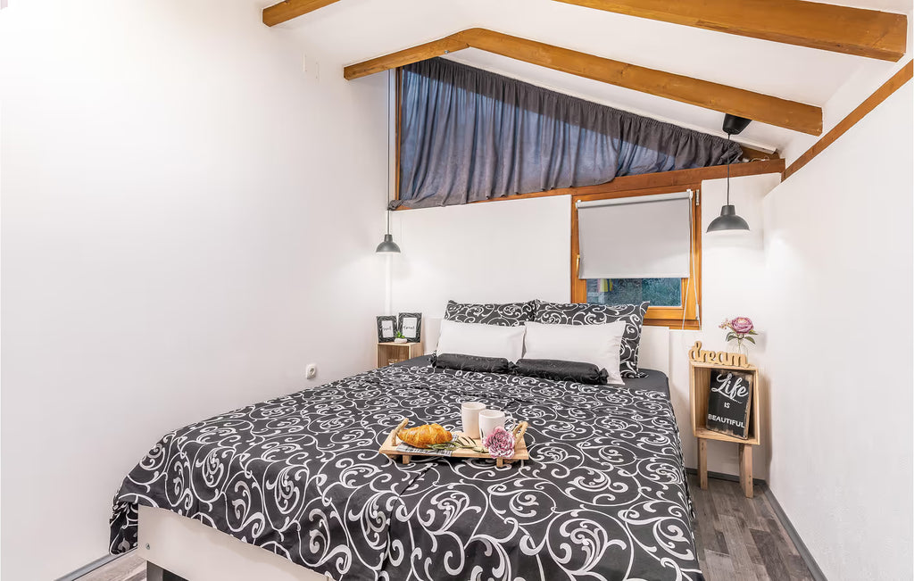 Apartment am Meer mit Pool, Terrasse und WLAN – 400 m vom Strand