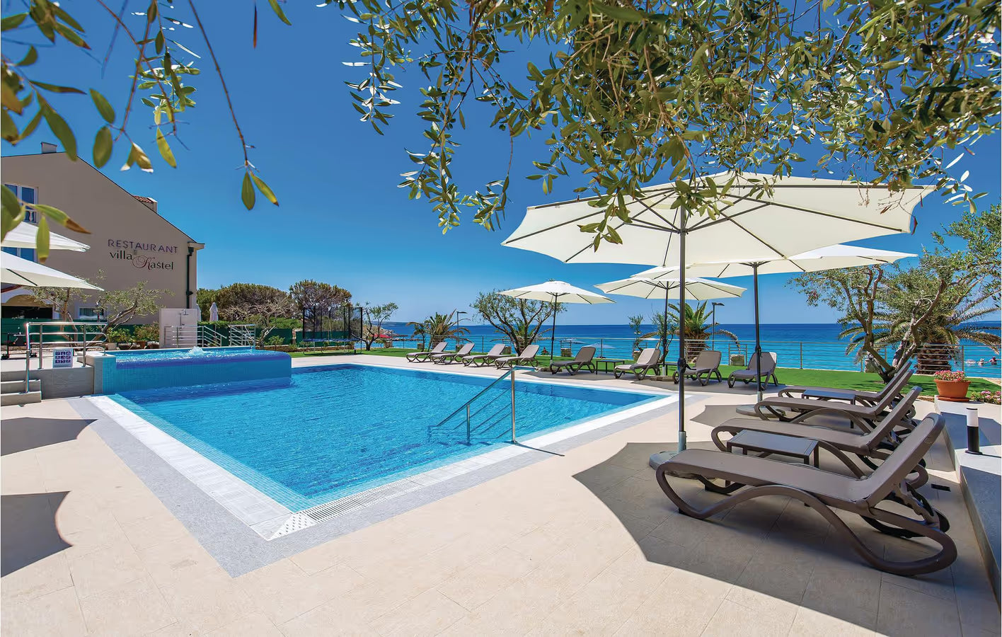 4 Personen Ferienwohnung mit Pool, 1000 m vom Strand