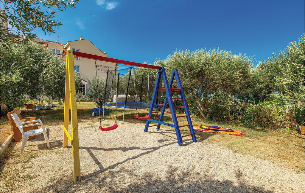 4 Personen Ferienwohnung mit Pool, 1000 m vom Strand