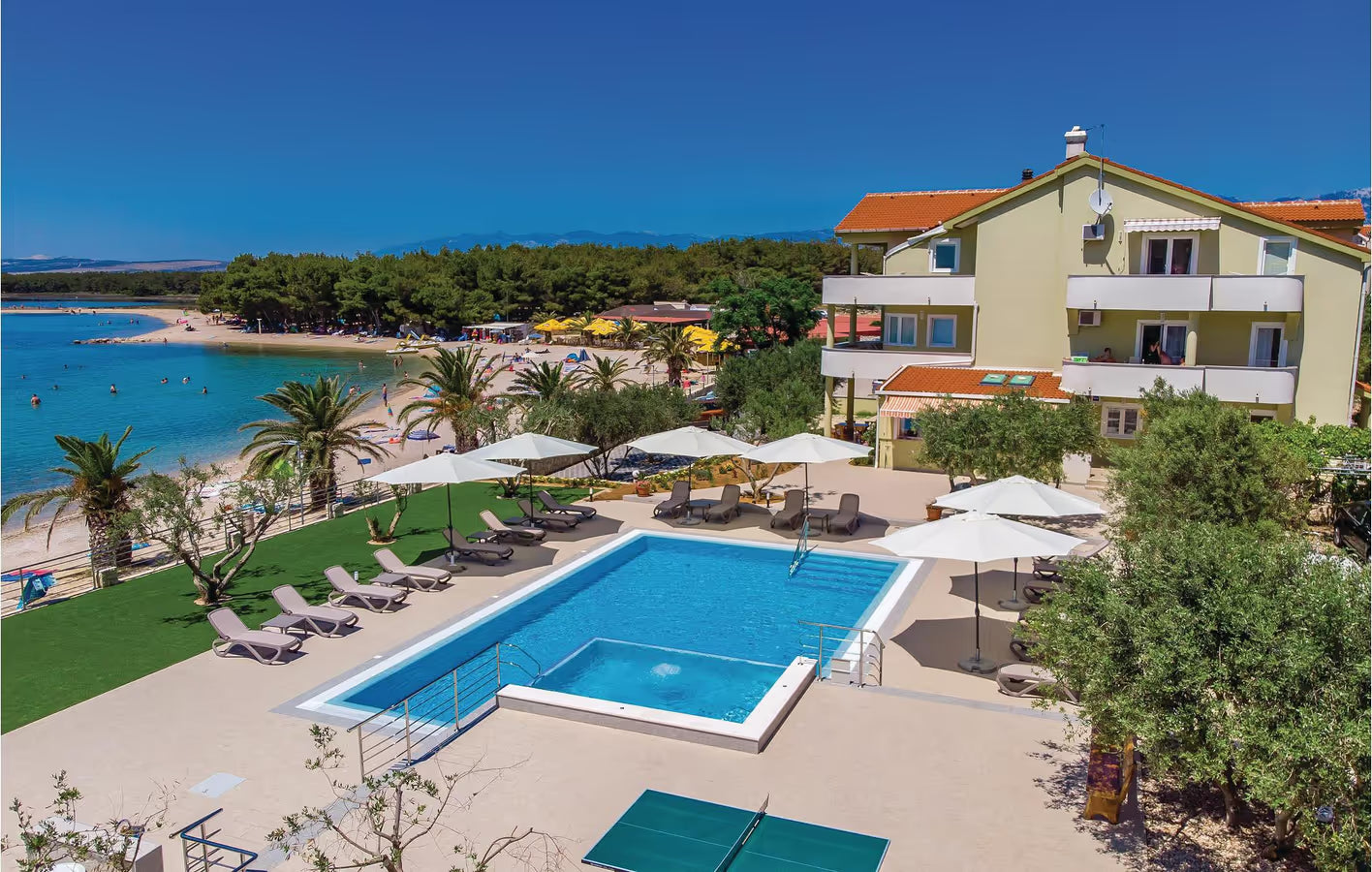 4 Personen Ferienwohnung mit Pool, 1000 m vom Strand