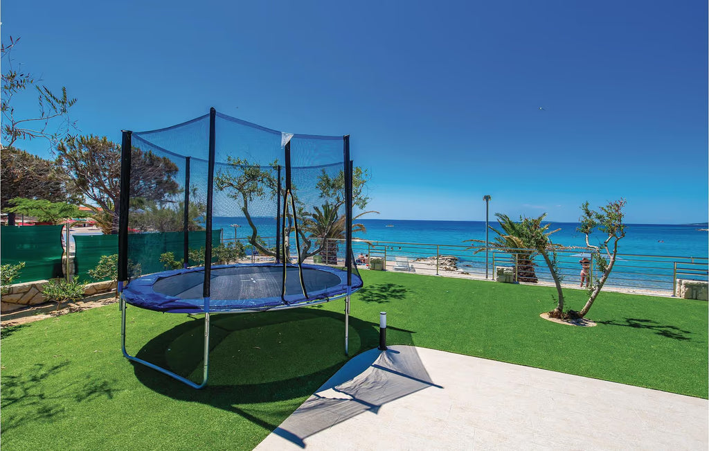 4 Personen Ferienwohnung mit Pool, 1000 m vom Strand