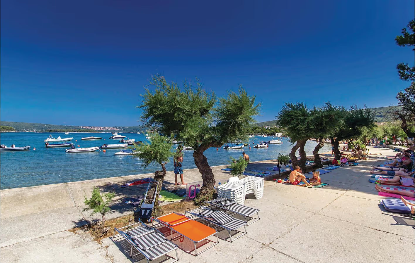 Apartment am Meer mit Pool, Terrasse und WLAN – 400 m vom Strand