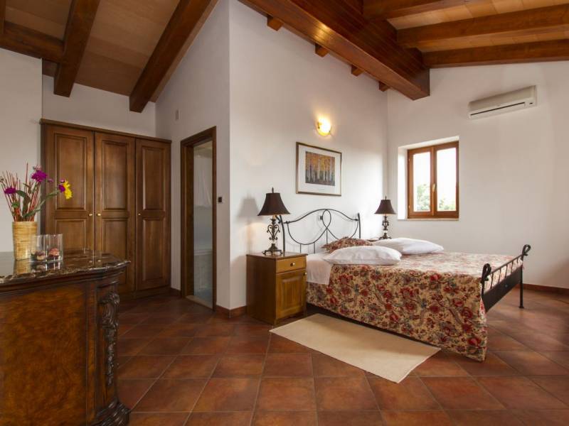 Ferienhaus Maggie mit Pool in Vlakovo 12 Personen 315€ Pro Nacht