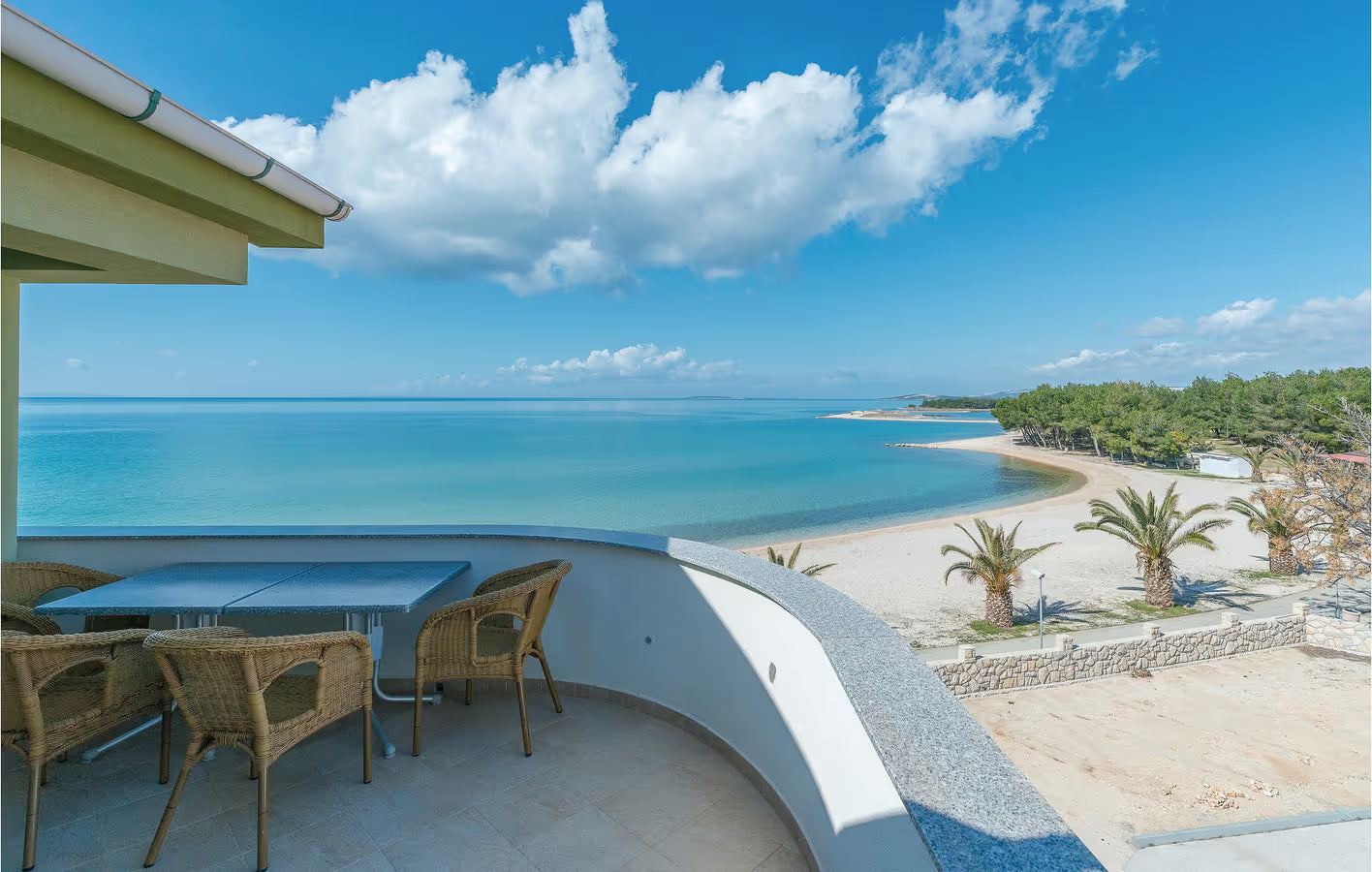 4 Personen Ferienwohnung mit Pool, 1000 m vom Strand
