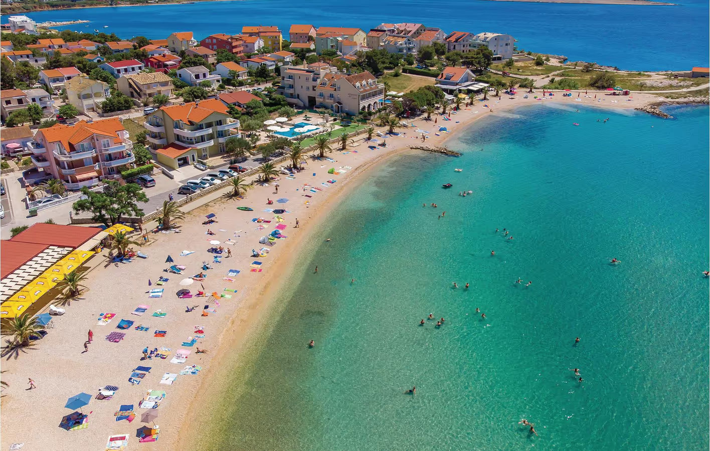 4 Personen Ferienwohnung mit Pool, 1000 m vom Strand
