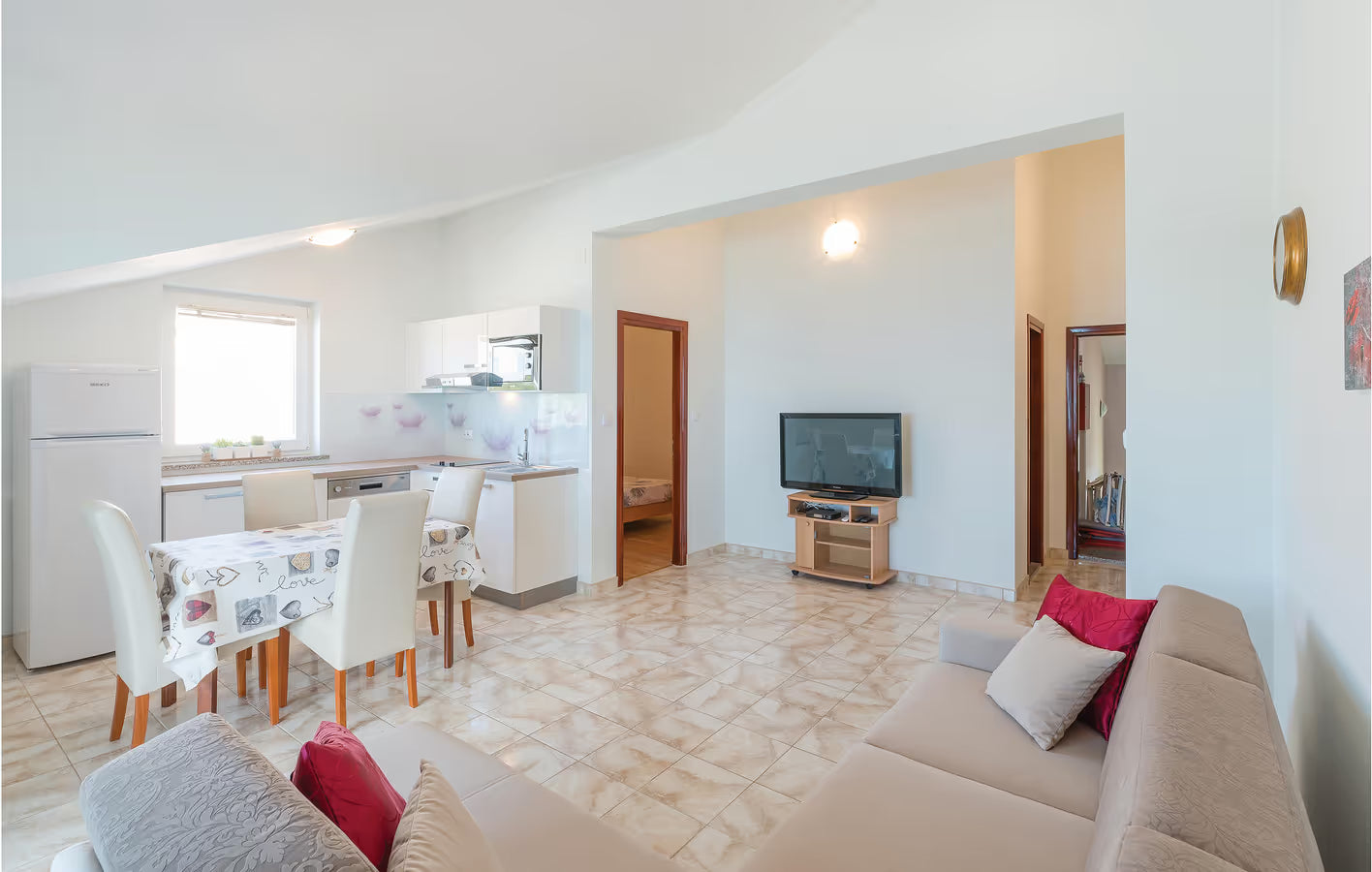 4 Personen Ferienwohnung mit Pool, 1000 m vom Strand