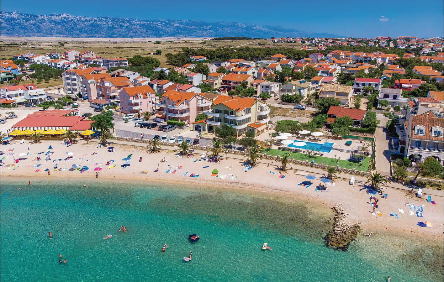 4 Personen Ferienwohnung mit Pool, 1000 m vom Strand