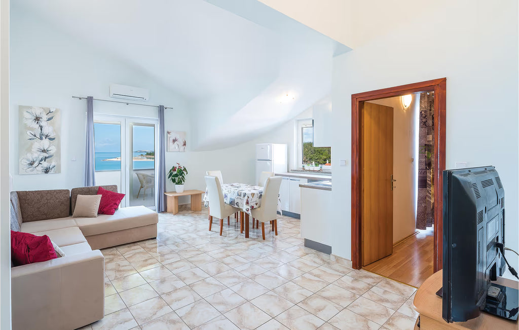 4 Personen Ferienwohnung mit Pool, 1000 m vom Strand