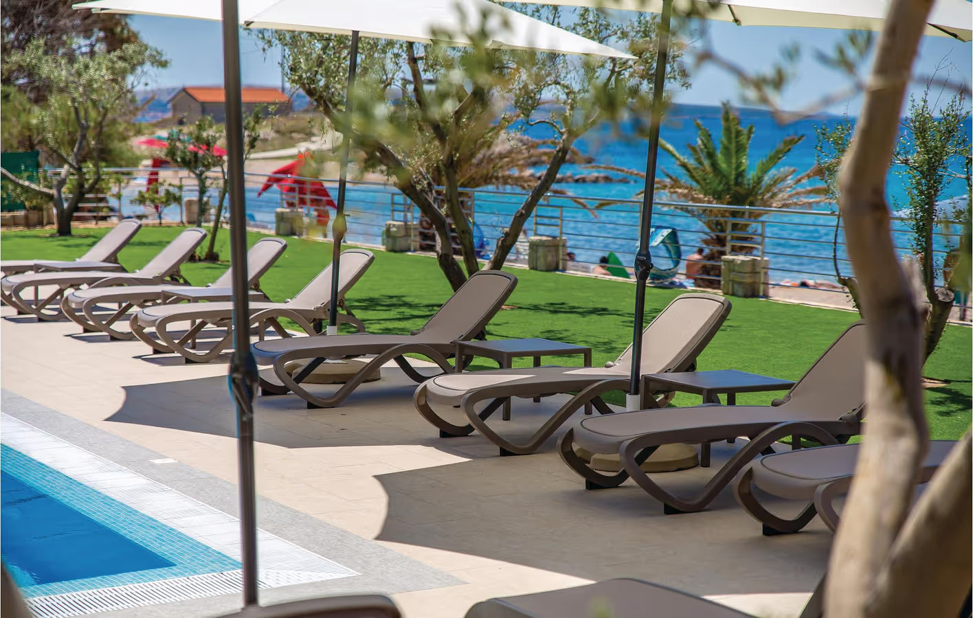 4 Personen Ferienwohnung mit Pool, 1000 m vom Strand