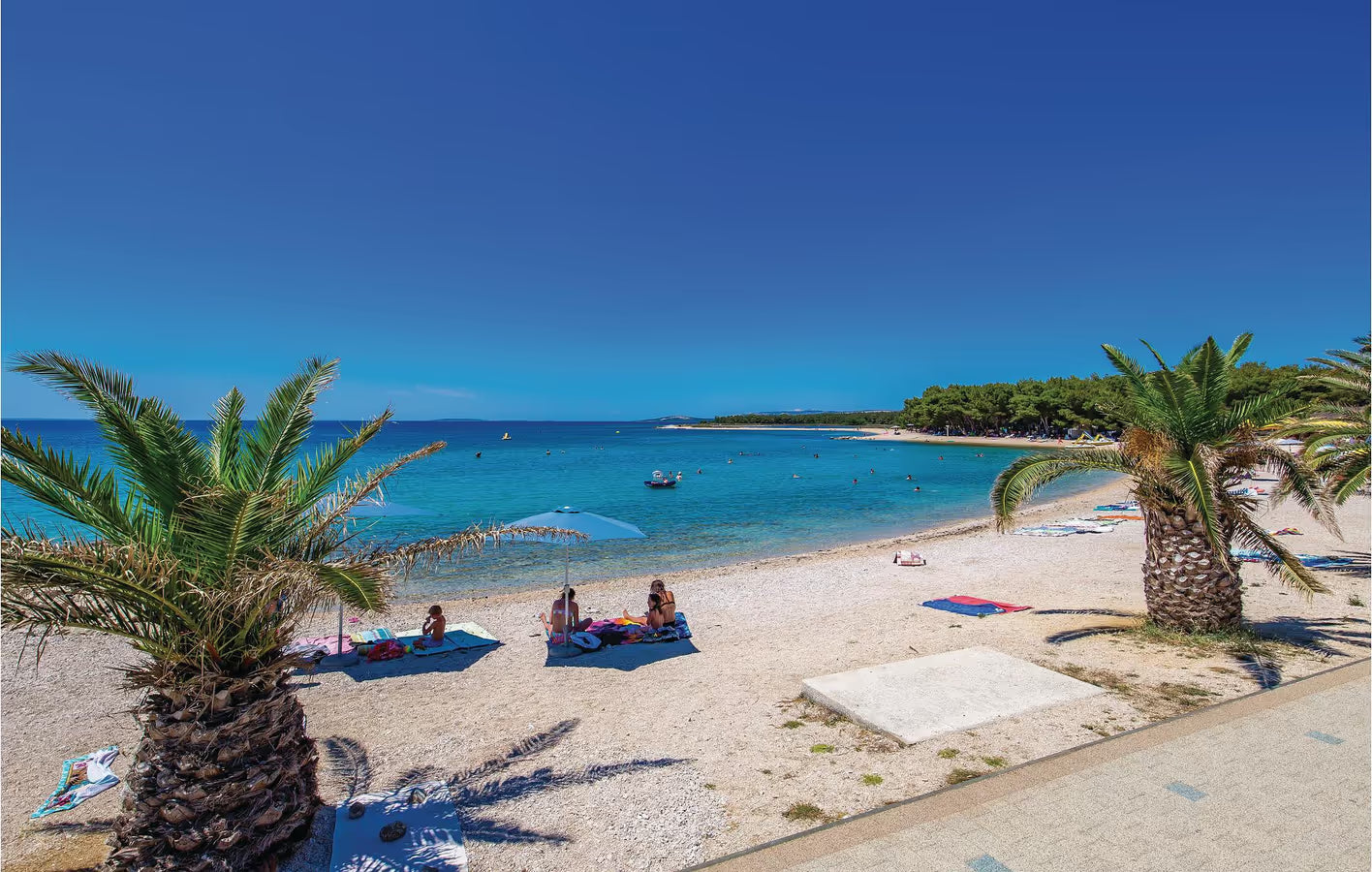 4 Personen Ferienwohnung mit Pool, 1000 m vom Strand